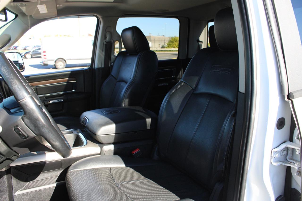 2018 RAM 1500 Laramie Crew Cab 4WD 5.7L HEMI SAFETY CERTIFIED Photo