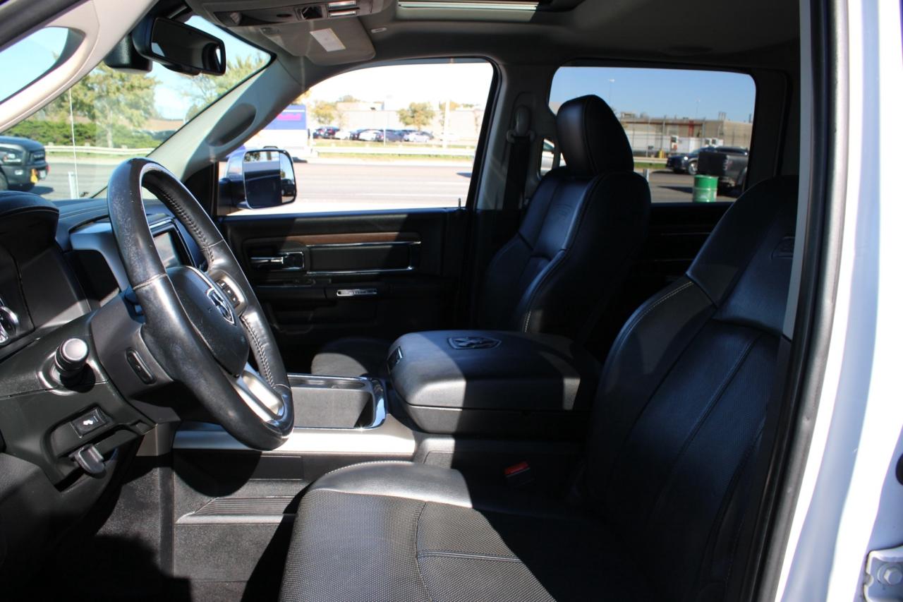 2018 RAM 1500 Laramie Crew Cab 4WD 5.7L HEMI SAFETY CERTIFIED Photo