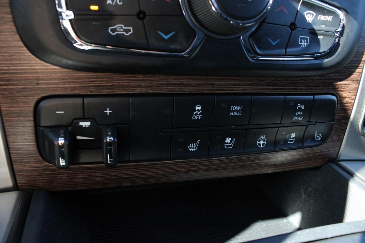 2018 RAM 1500 Laramie Crew Cab 4WD 5.7L HEMI SAFETY CERTIFIED Photo