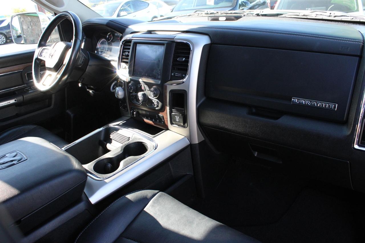 2018 RAM 1500 Laramie Crew Cab 4WD 5.7L HEMI SAFETY CERTIFIED Photo