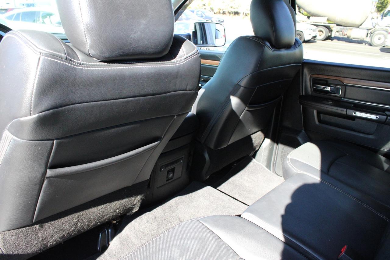 2018 RAM 1500 Laramie Crew Cab 4WD 5.7L HEMI SAFETY CERTIFIED Photo