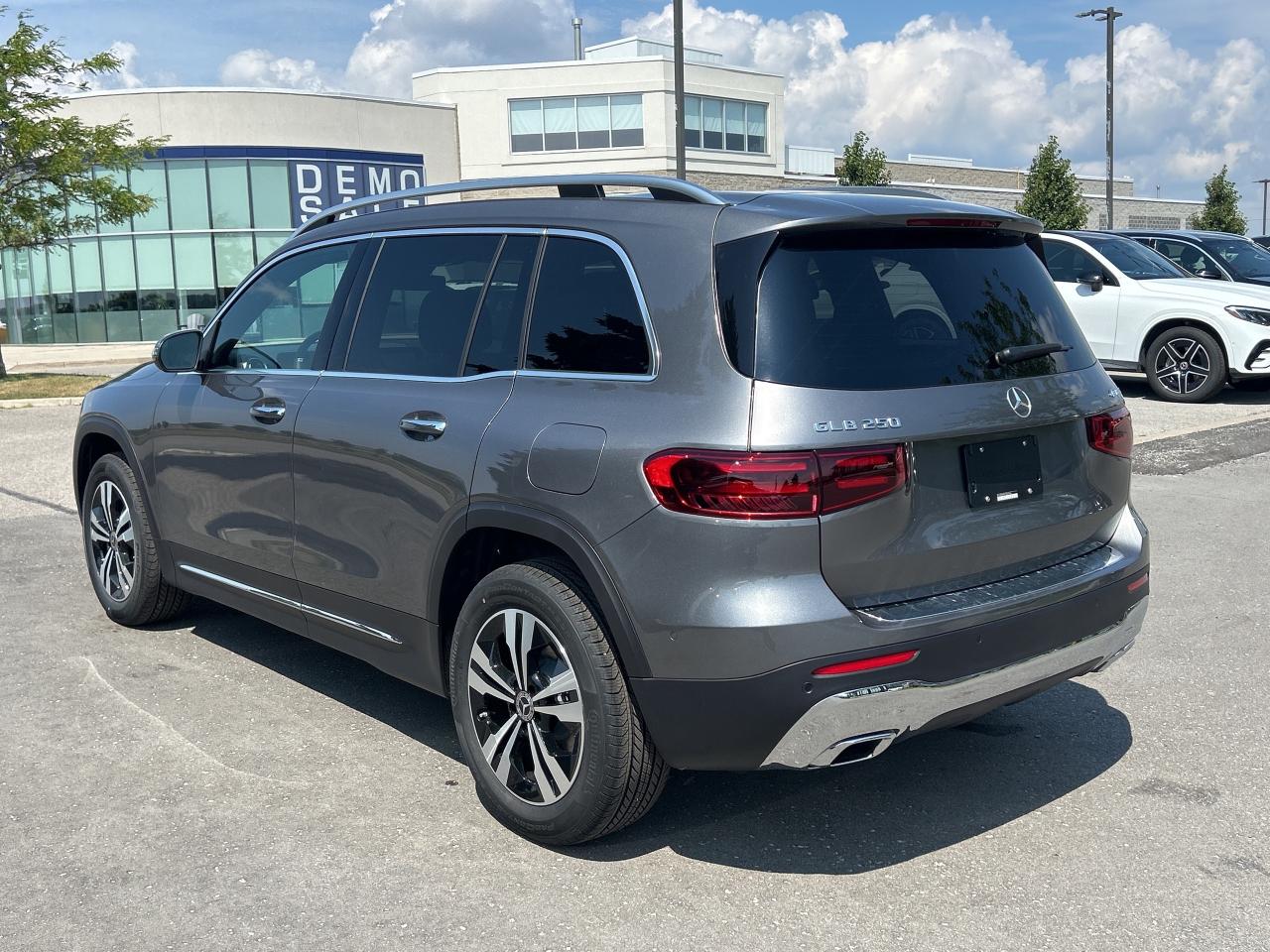 2026 Mercedes-Benz GLB 250 4MATIC Photo3