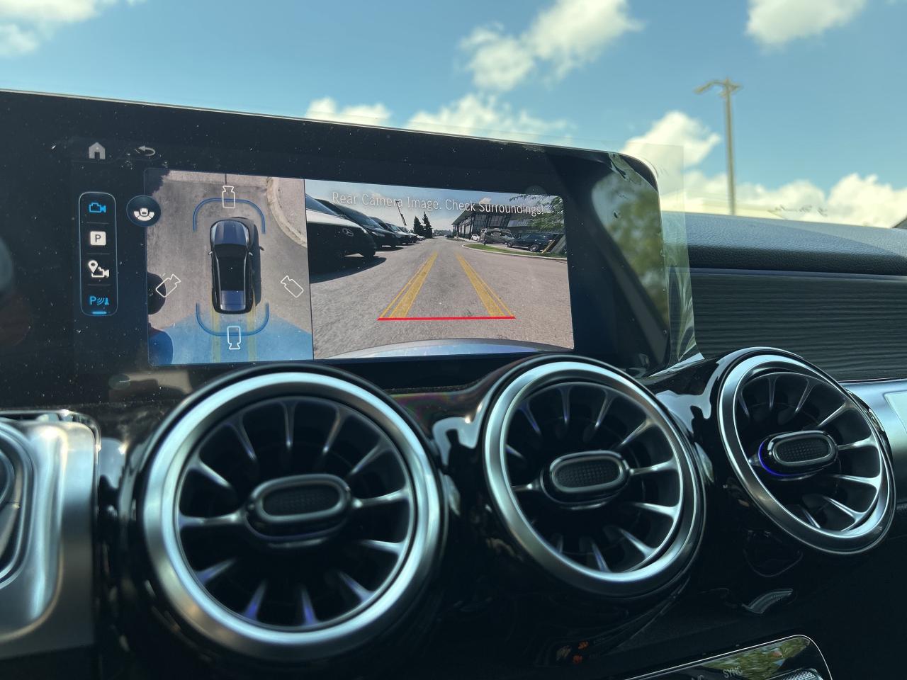 2026 Mercedes-Benz GLB 250 4MATIC Photo