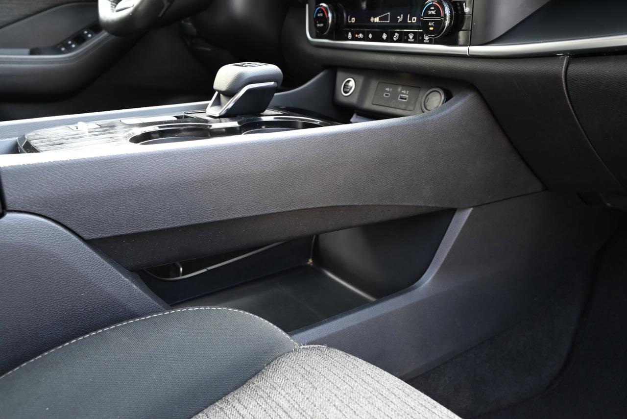 2021 Nissan Rogue S PKG/ 1-OWNER SUV Photo