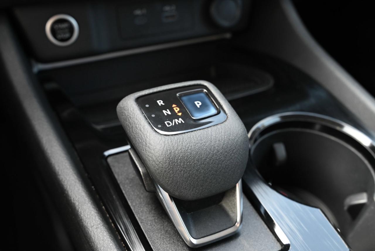 2021 Nissan Rogue S PKG/ 1-OWNER SUV Photo