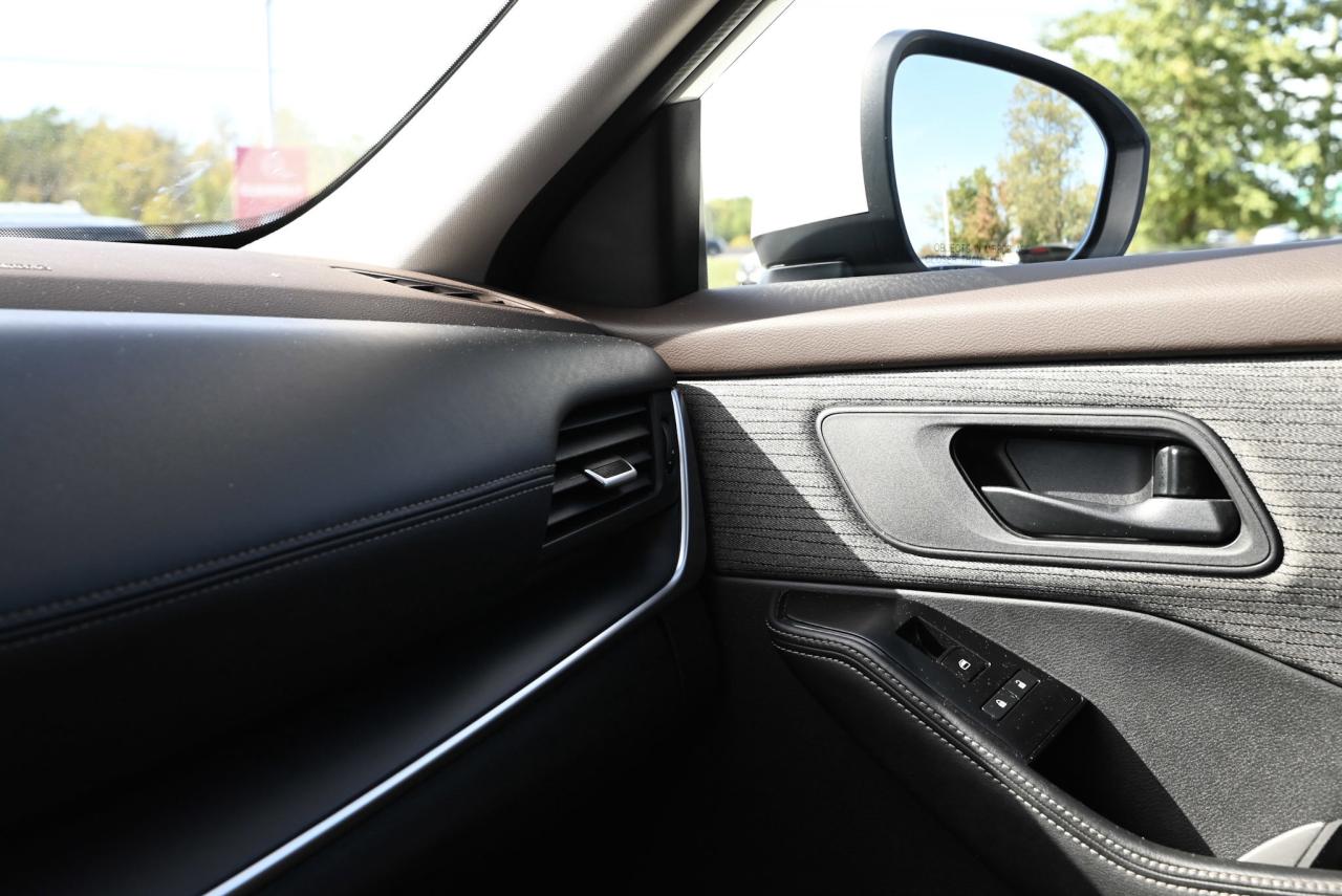 2021 Nissan Rogue S PKG/ 1-OWNER SUV Photo