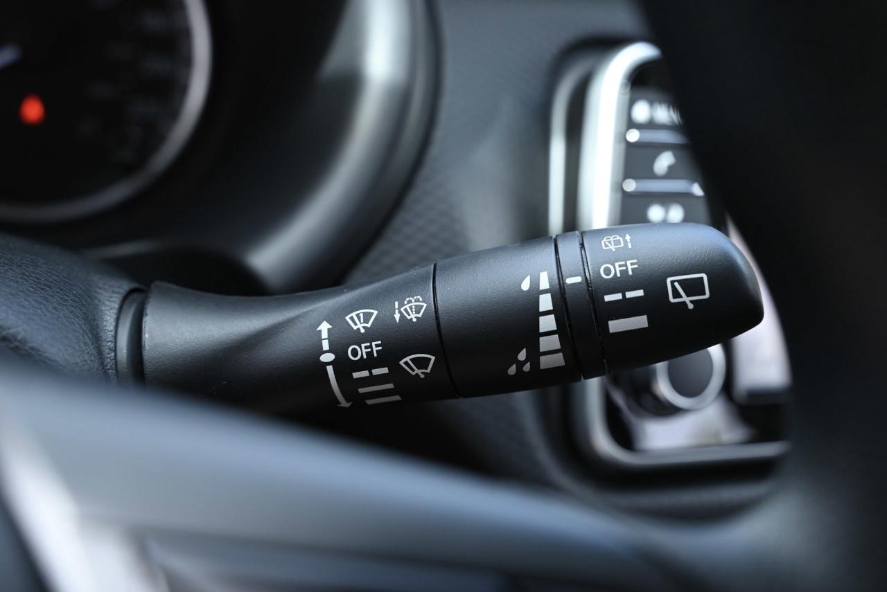 2024 Nissan Kicks ONLY 9000 KILO WOW / BLUETOOTH / REARVIEW CAMERA / Photo