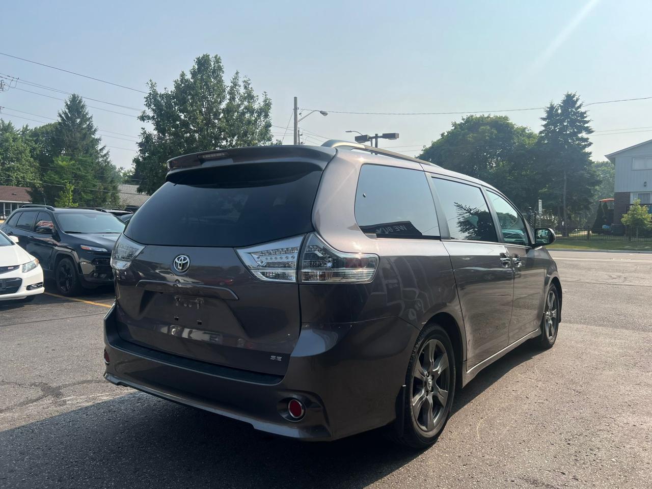 2017 Toyota Sienna 5dr SE 8-Pass FWD Accident Free Low KMS Photo