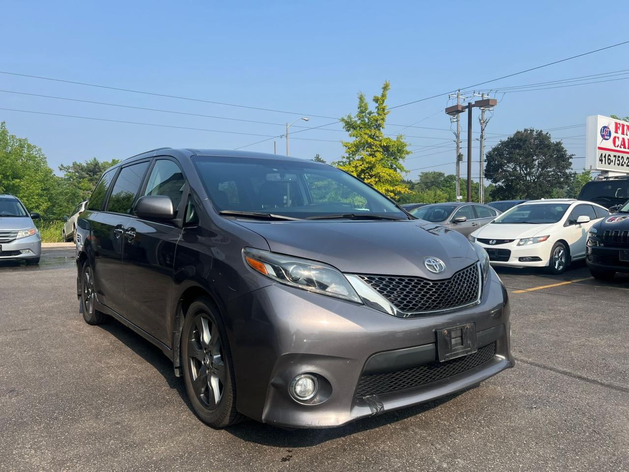 2017 Toyota Sienna 5dr SE 8-Pass FWD Accident Free Low KMS Photo