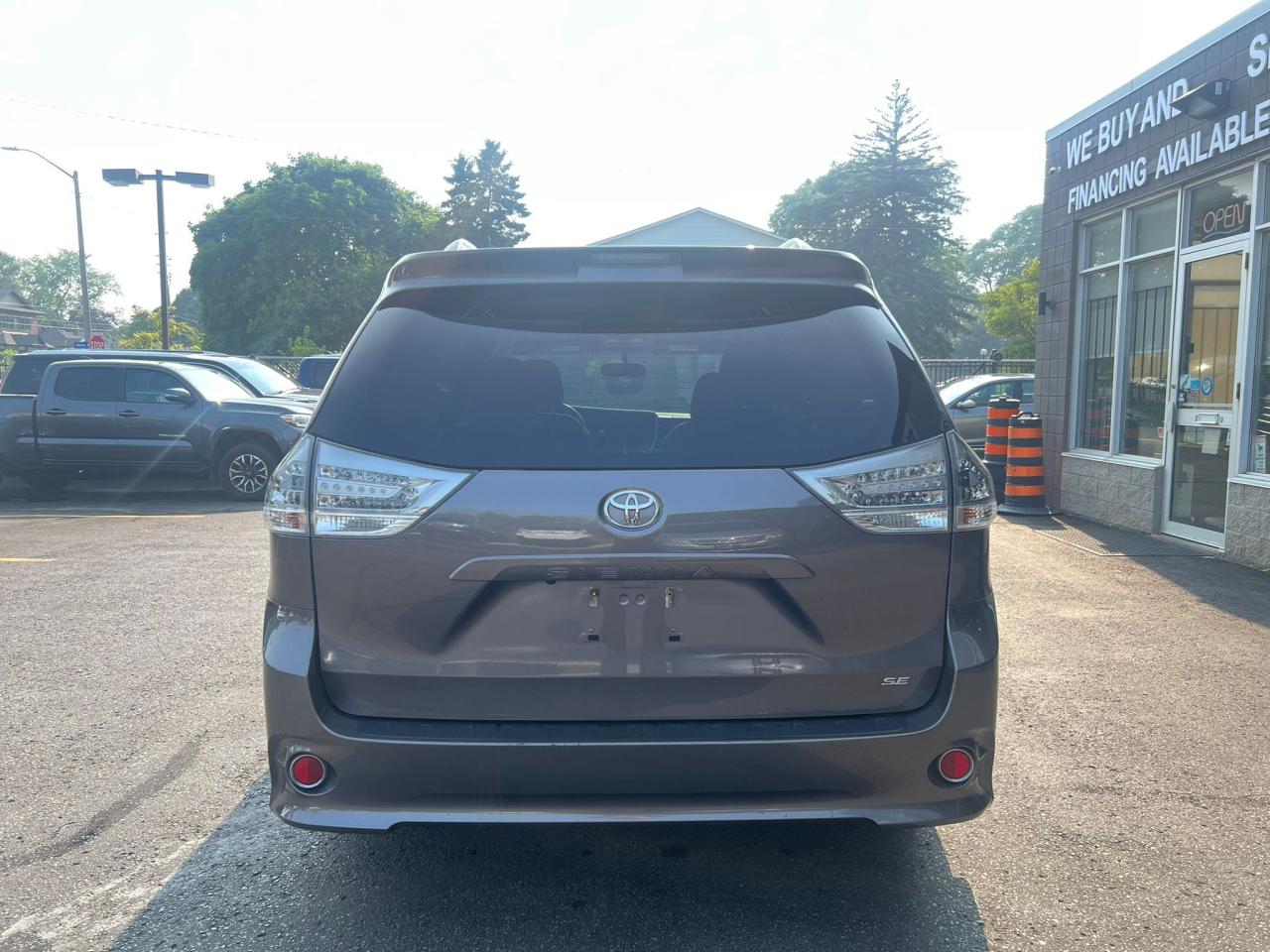 2017 Toyota Sienna 5dr SE 8-Pass FWD Accident Free Low KMS Photo