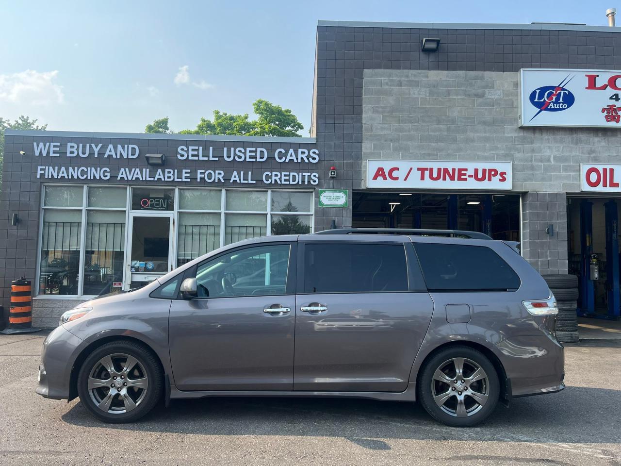 2017 Toyota Sienna 5dr SE 8-Pass FWD Accident Free Low KMS Photo