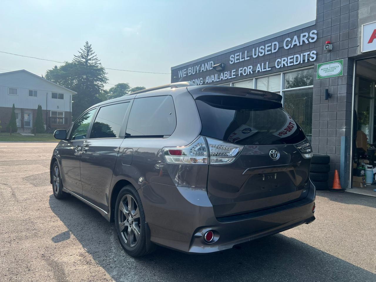 2017 Toyota Sienna 5dr SE 8-Pass FWD Accident Free Low KMS Photo
