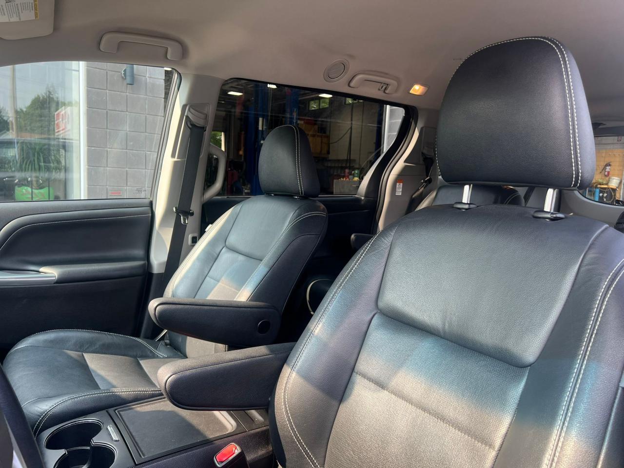 2017 Toyota Sienna 5dr SE 8-Pass FWD Accident Free Low KMS Photo