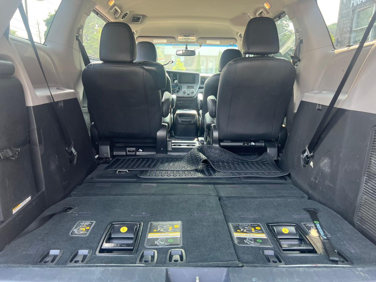 2017 Toyota Sienna 5dr SE 8-Pass FWD Accident Free Low KMS Photo