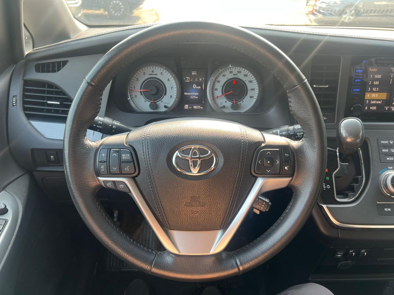 2017 Toyota Sienna 5dr SE 8-Pass FWD Accident Free Low KMS Photo