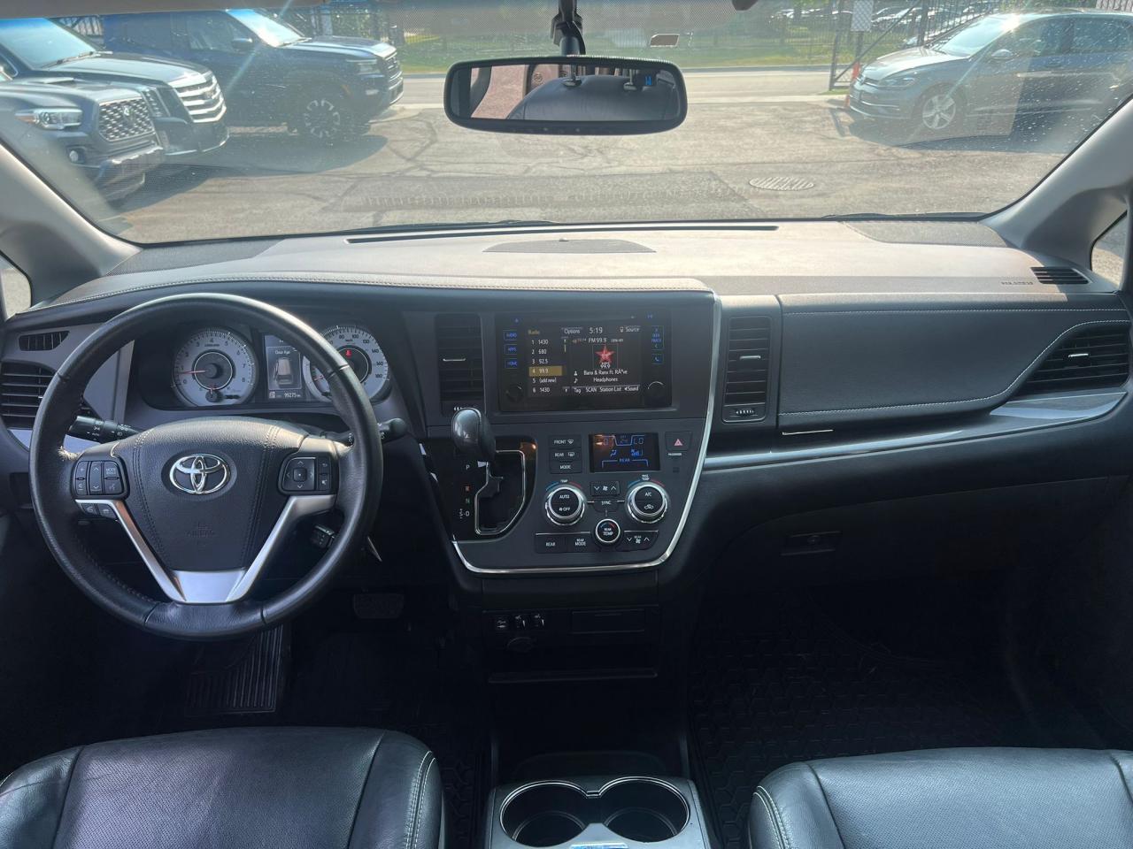 2017 Toyota Sienna 5dr SE 8-Pass FWD Accident Free Low KMS Photo