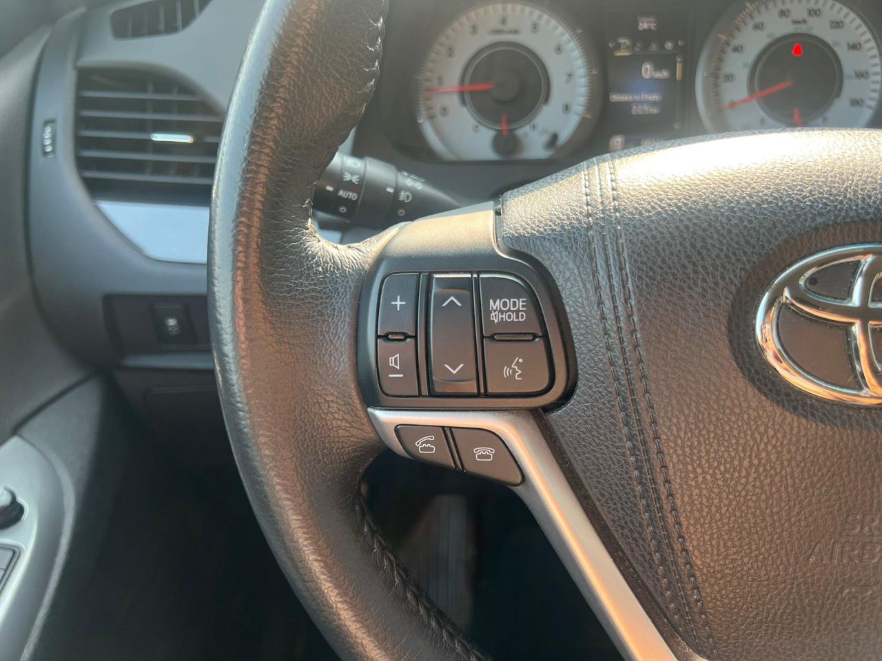 2017 Toyota Sienna 5dr SE 8-Pass FWD Accident Free Low KMS Photo