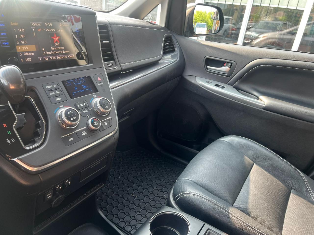 2017 Toyota Sienna 5dr SE 8-Pass FWD Accident Free Low KMS Photo