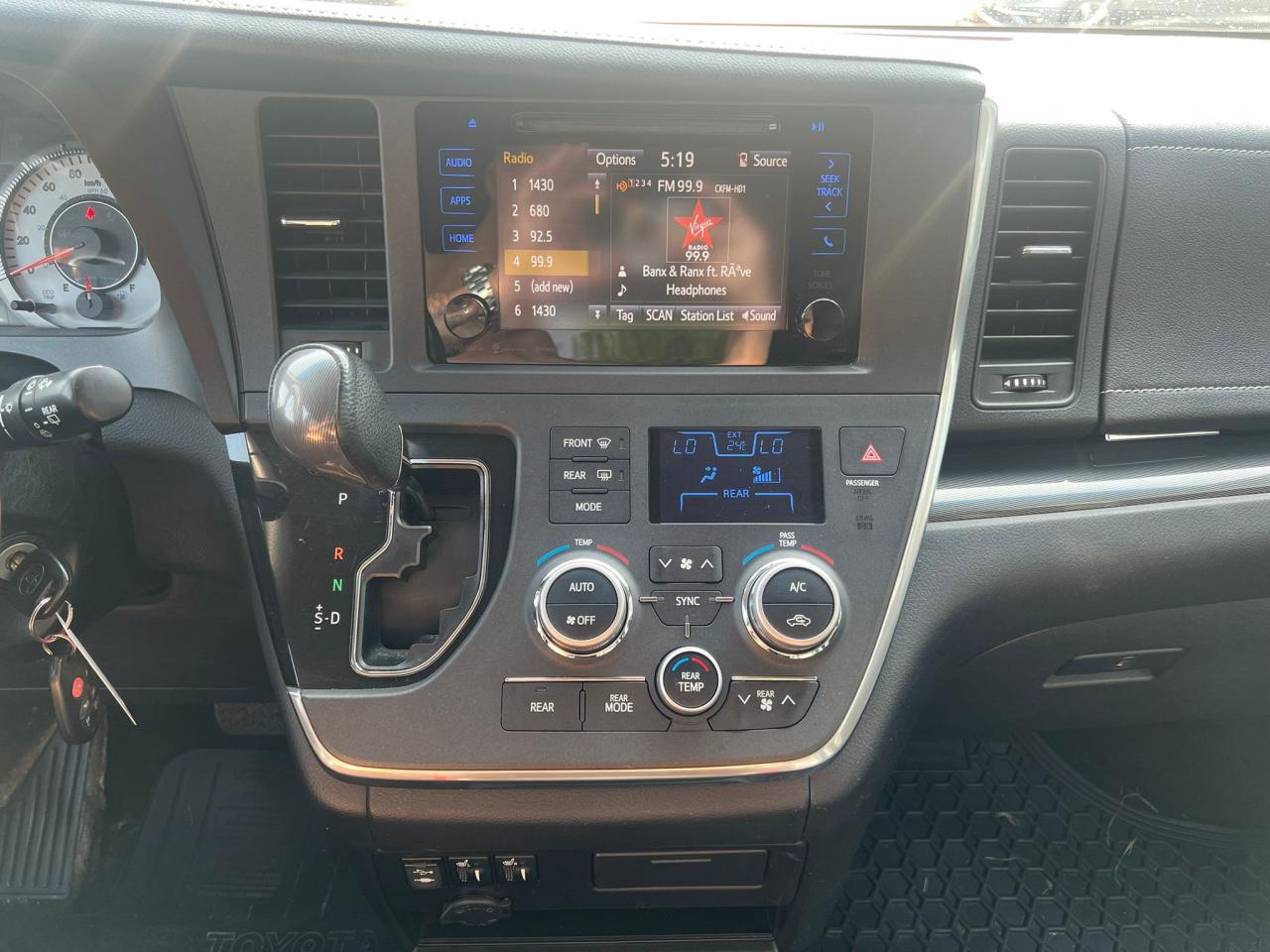 2017 Toyota Sienna 5dr SE 8-Pass FWD Accident Free Low KMS Photo