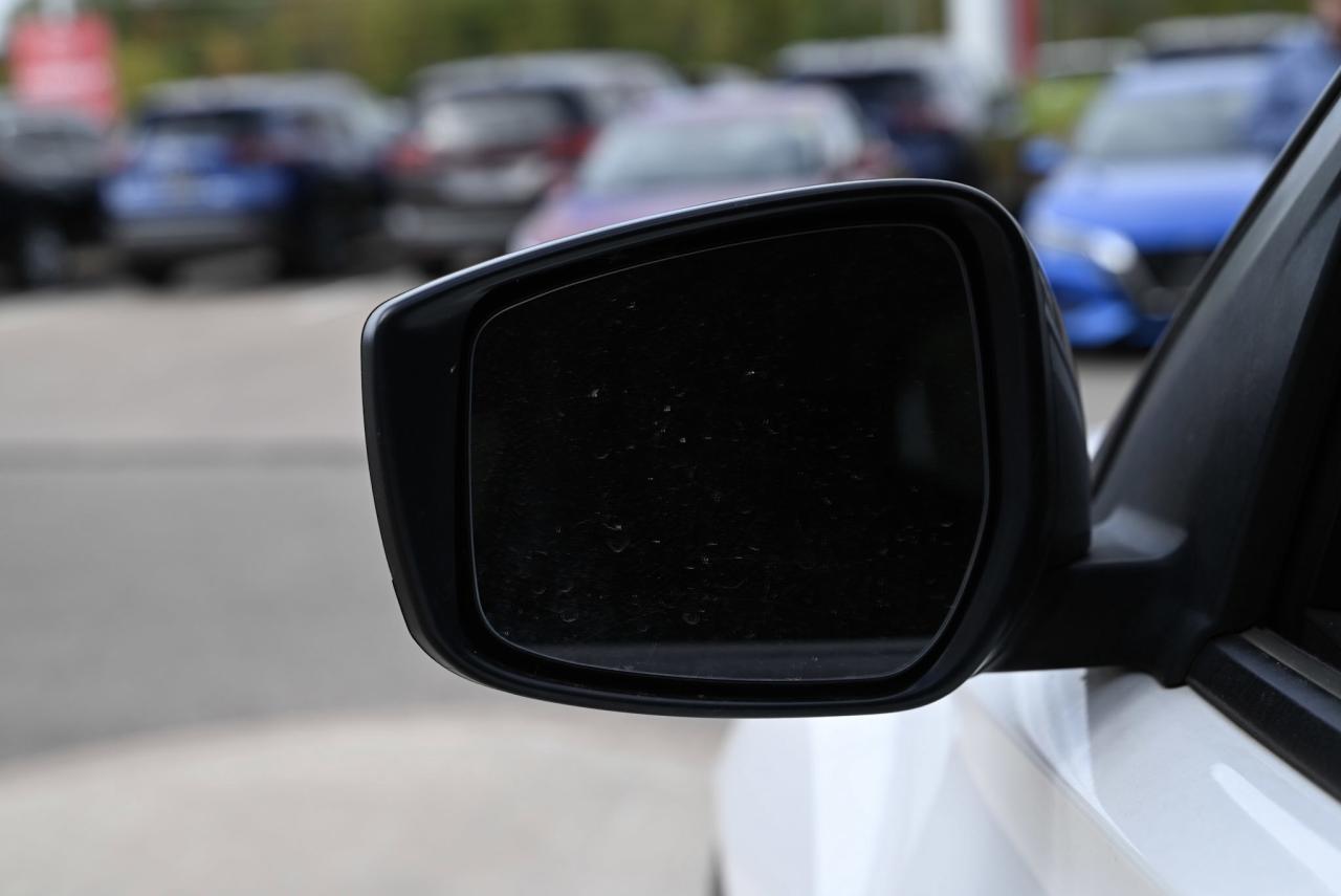 2023 Nissan Kicks SV/ 1-owner / HEATED SEATS / HEATED STEERING WHEEL Photo