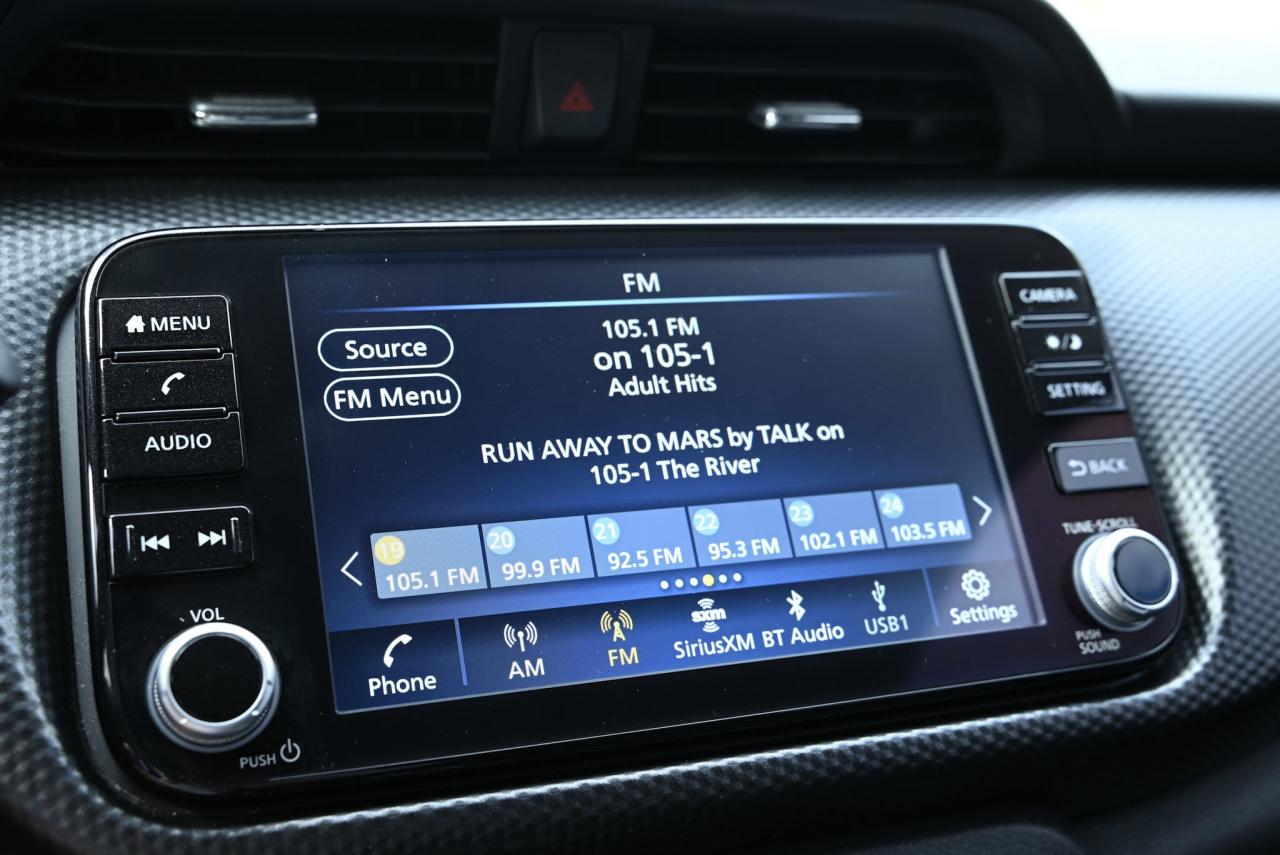 2023 Nissan Kicks SV/ 1-owner / HEATED SEATS / HEATED STEERING WHEEL Photo