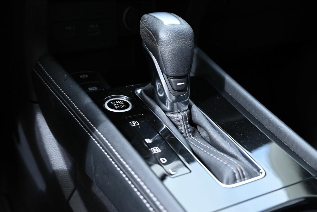 2023 Nissan Kicks SV/ 1-owner / HEATED SEATS / HEATED STEERING WHEEL Photo