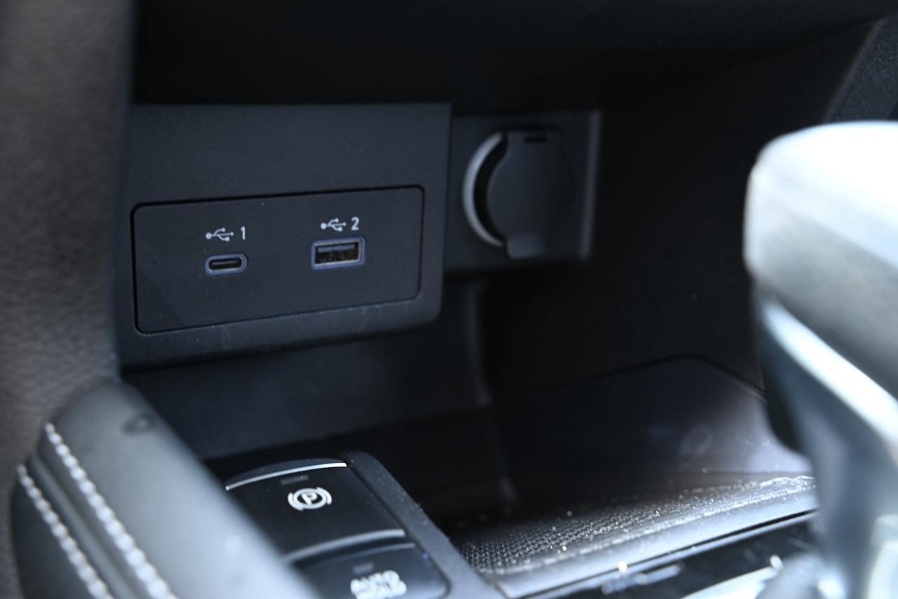 2023 Nissan Kicks SV/ 1-owner / HEATED SEATS / HEATED STEERING WHEEL Photo