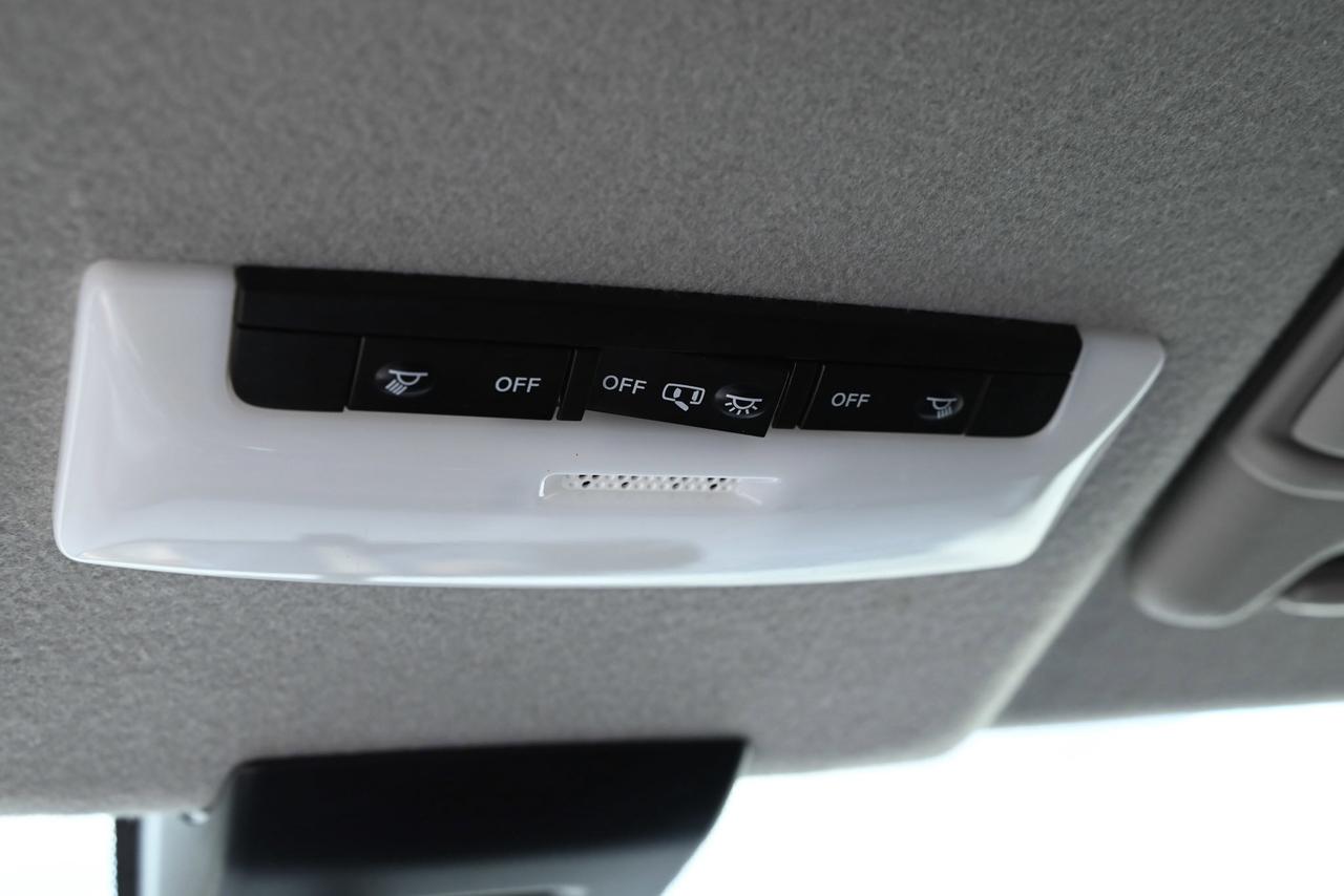 2023 Nissan Kicks SV/ 1-owner / HEATED SEATS / HEATED STEERING WHEEL Photo