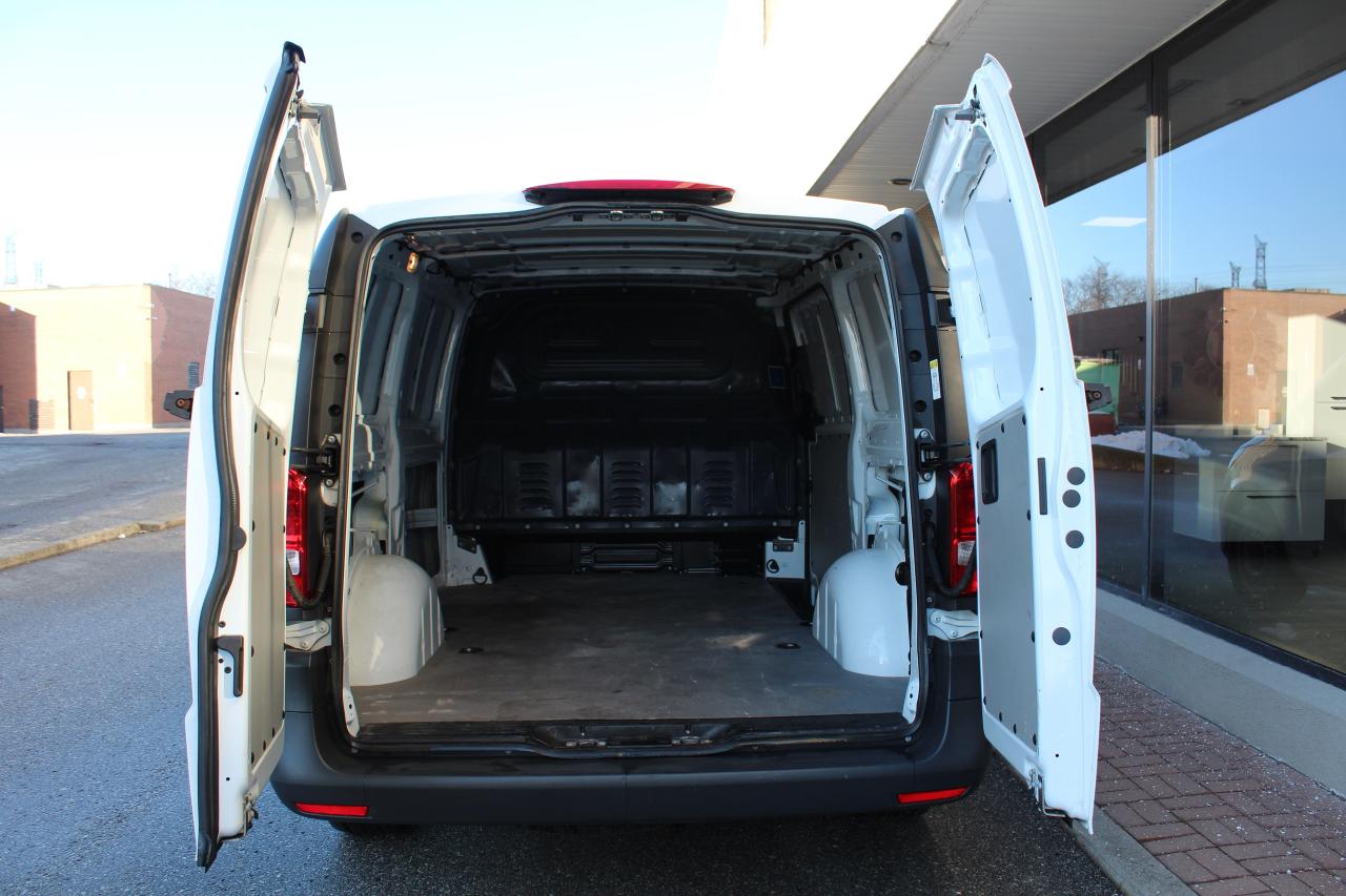 2021 Mercedes-Benz Metris Cargo Van CARGO Photo3