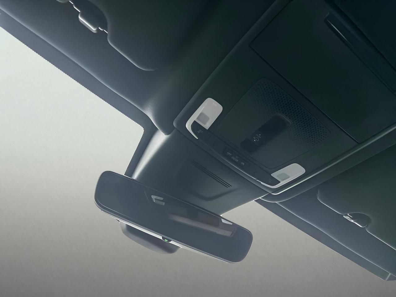 2025 Honda CR-V Hybrid Power Moonroof l Heated Seats Photo