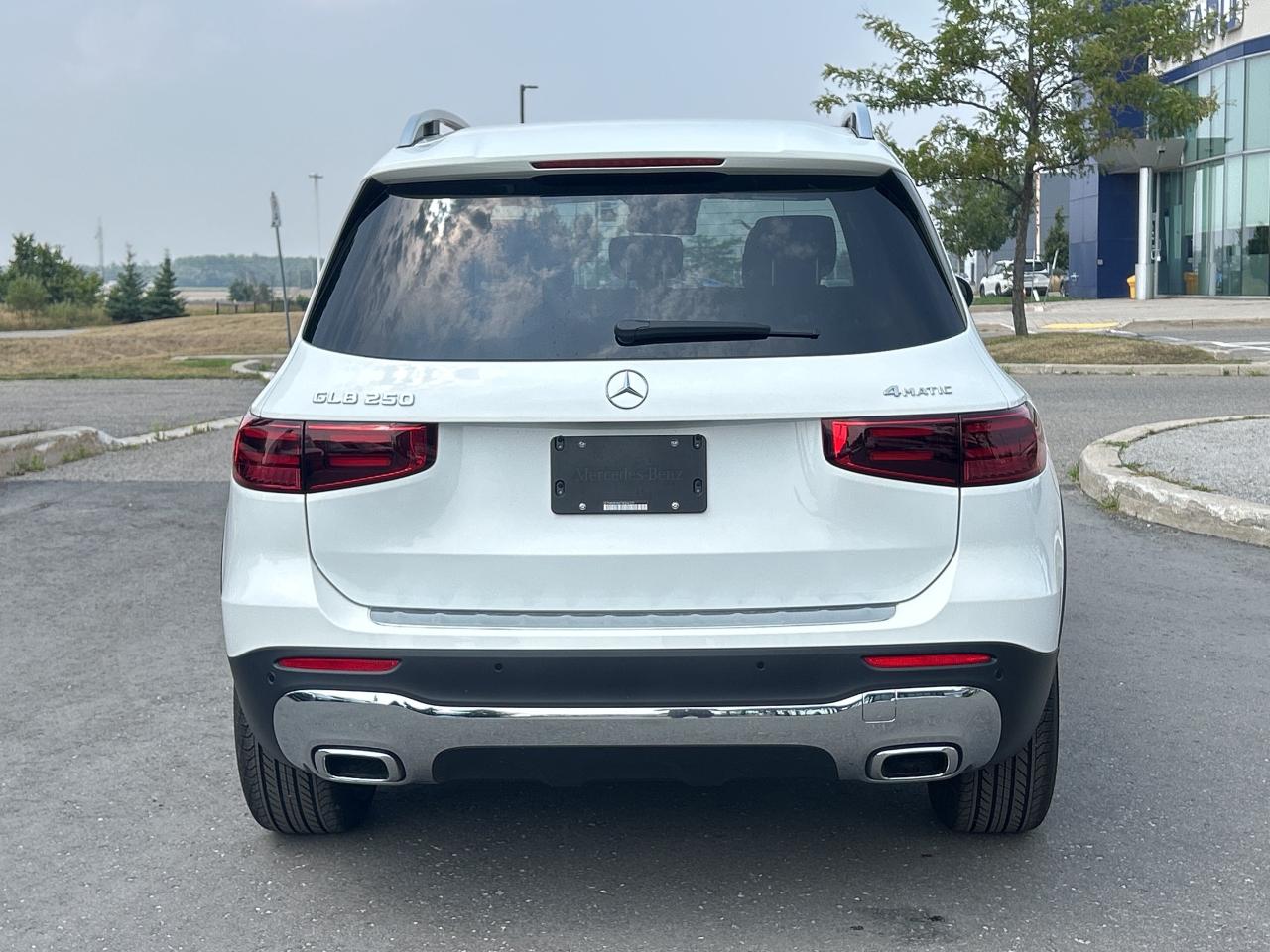 2026 Mercedes-Benz GLB 250 4MATIC Photo4