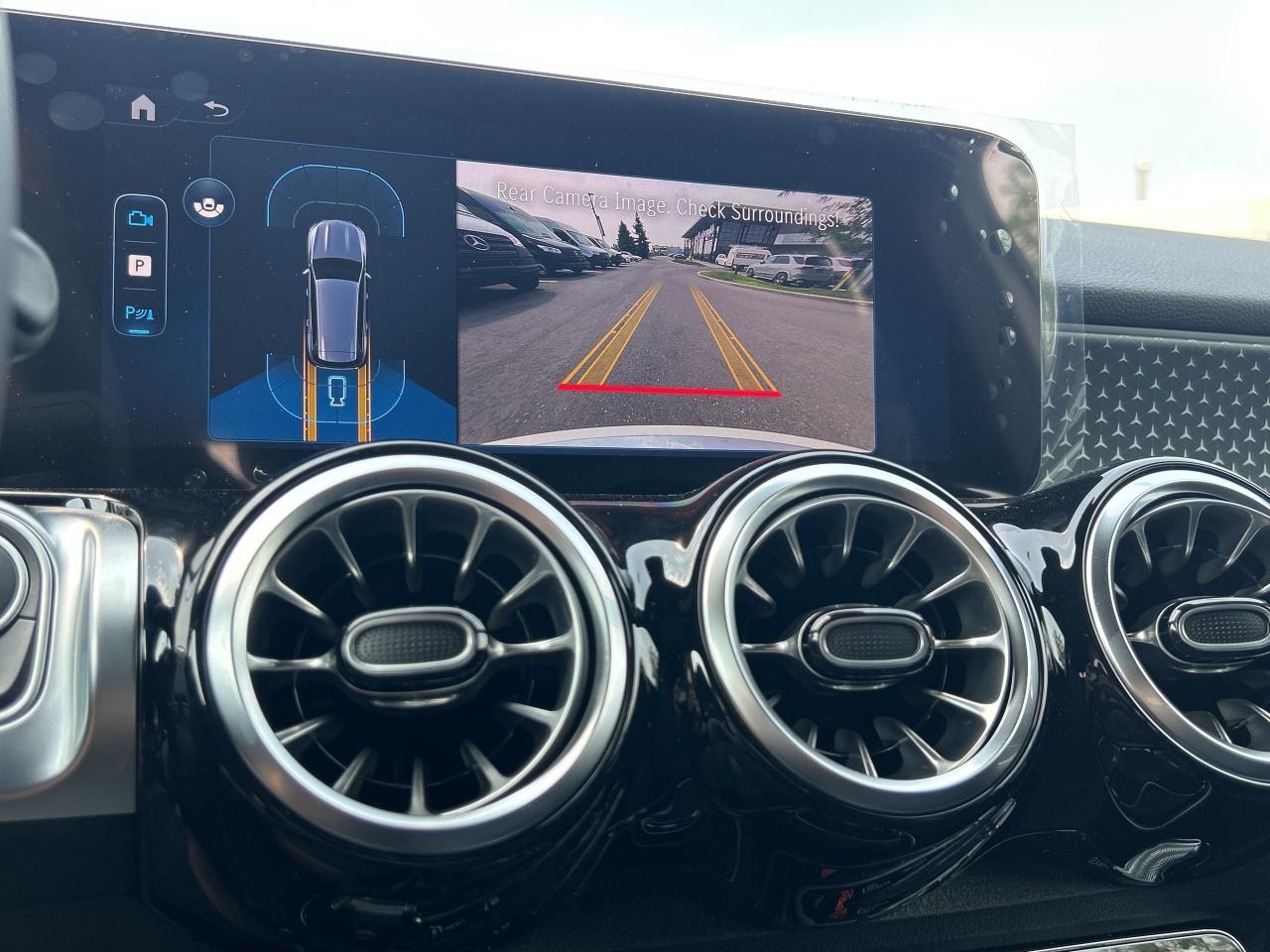 2026 Mercedes-Benz GLB 250 4MATIC Photo