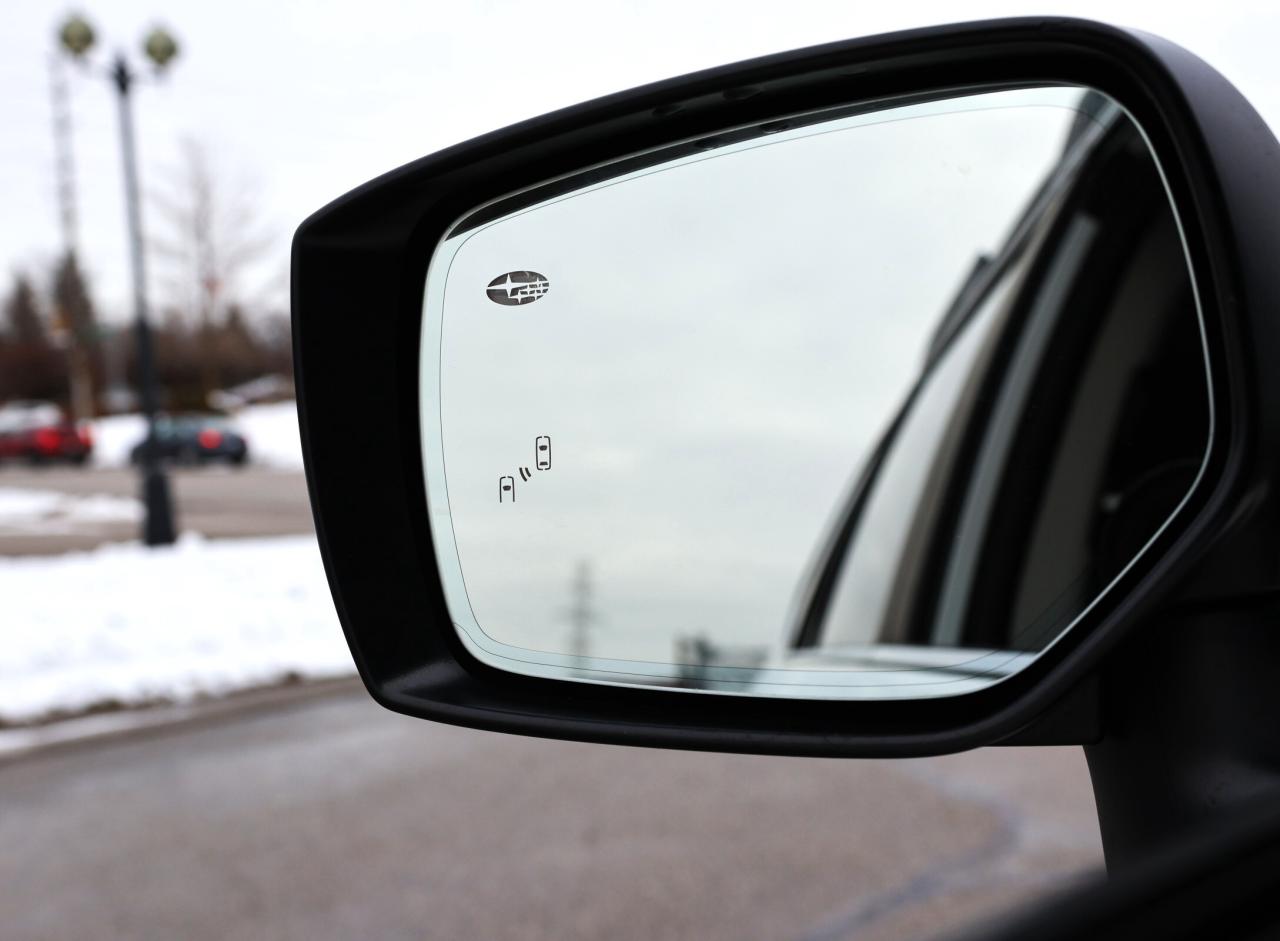 2017 Subaru Outback LIMITED-AWD/NAV/LEATHER/B CAM/SUNROOF/BLIS/H SEATS Photo