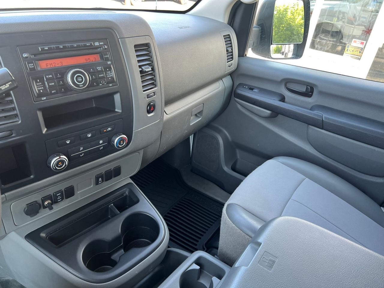 2014 Nissan NV 2500 V6 SV High Roof Photo