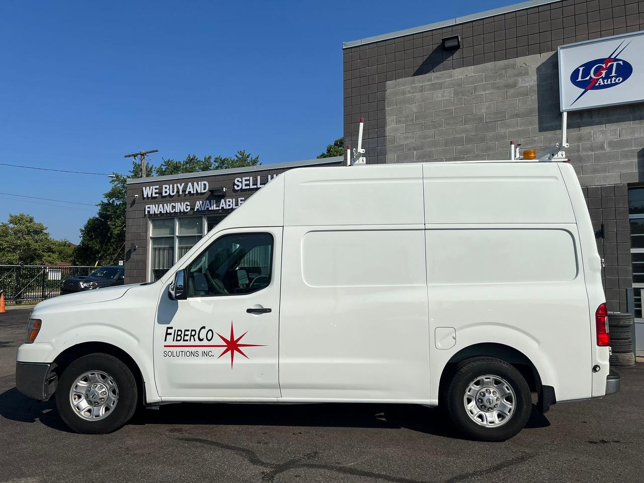 2014 Nissan NV 2500 V6 SV High Roof Photo