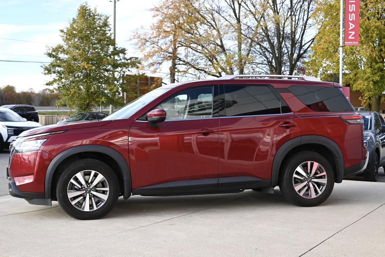 2022 Nissan Pathfinder SL/ 8 RIDER SUV/ SUNROOF/ 1-OWNER/ 4WD Photo
