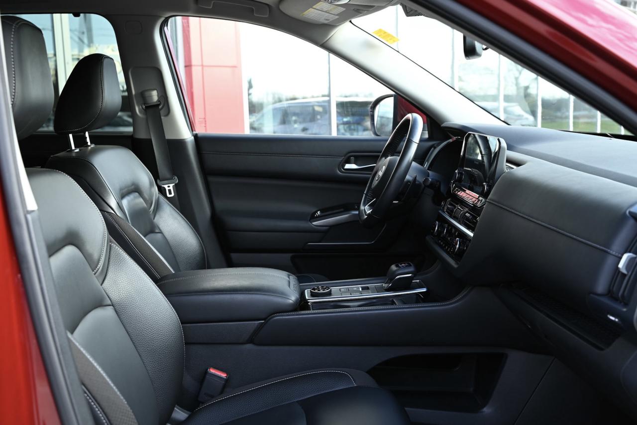 2022 Nissan Pathfinder SL Photo