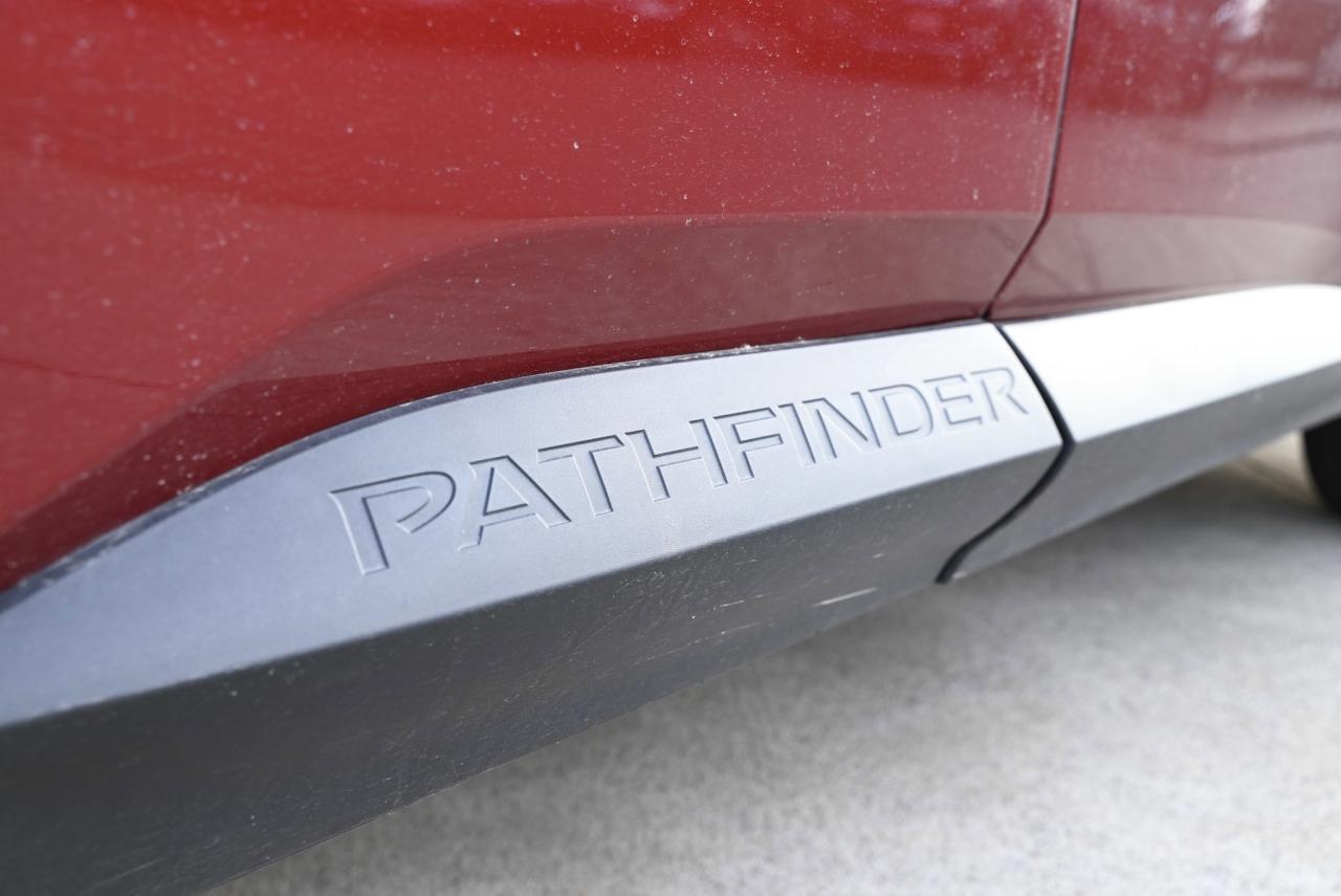 2022 Nissan Pathfinder SL Photo