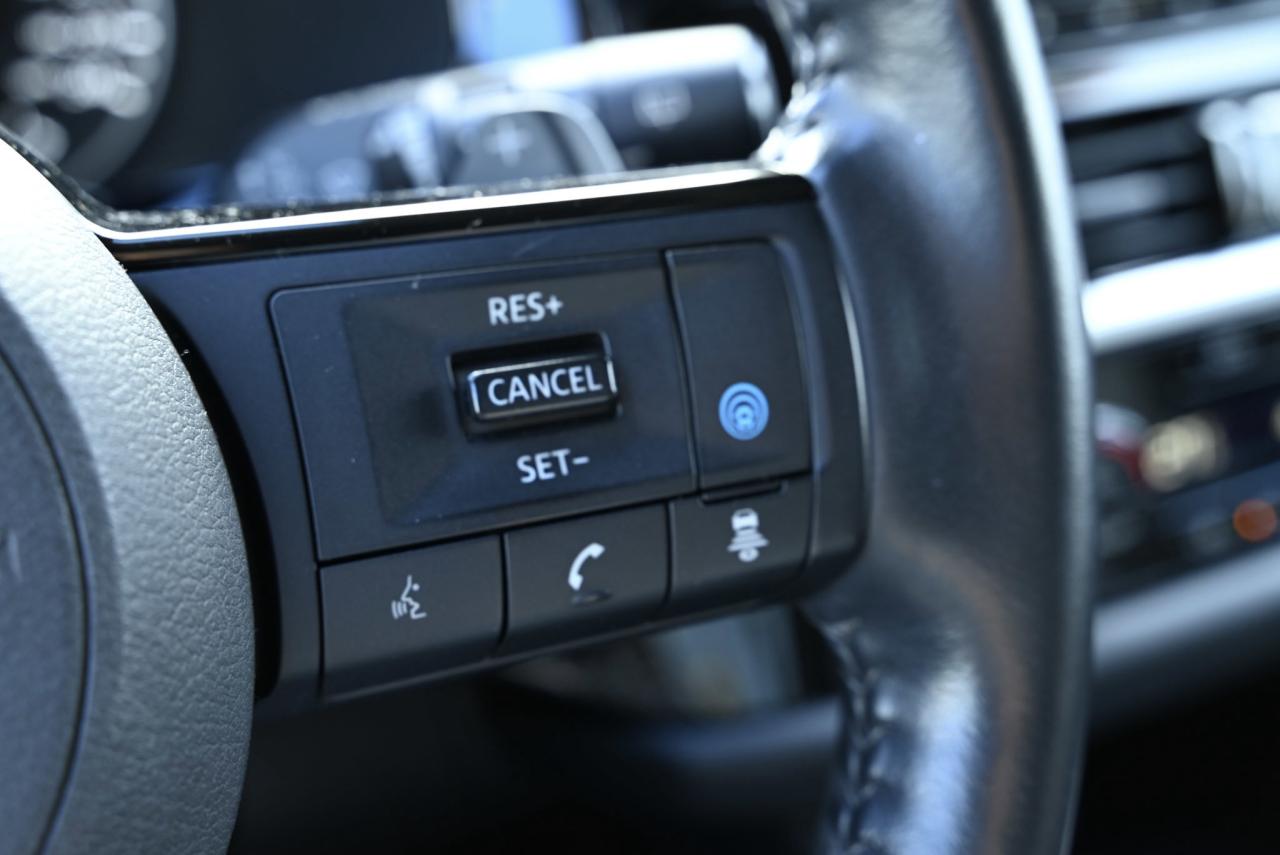 2022 Nissan Pathfinder SL Photo