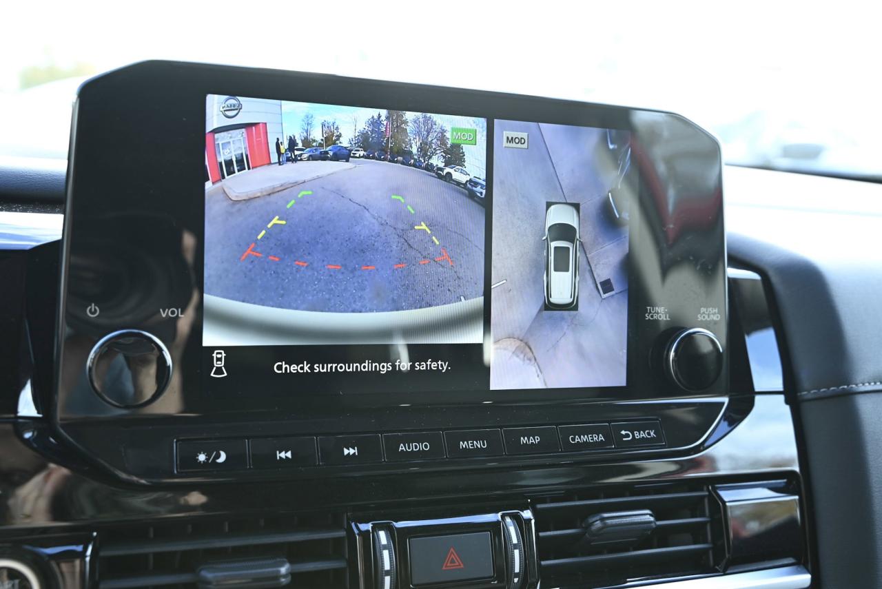 2022 Nissan Pathfinder SL Photo