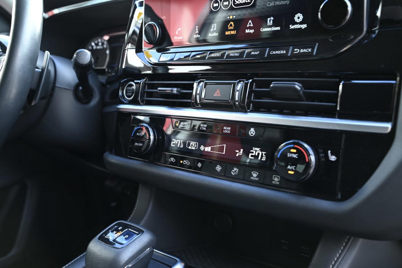 2022 Nissan Pathfinder SL/ 8 RIDER SUV/ SUNROOF/ 1-OWNER/ 4WD Photo