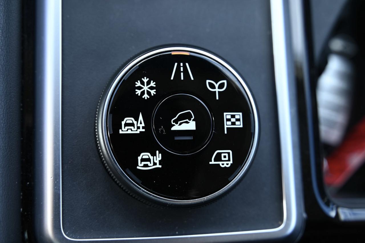 2022 Nissan Pathfinder SL Photo