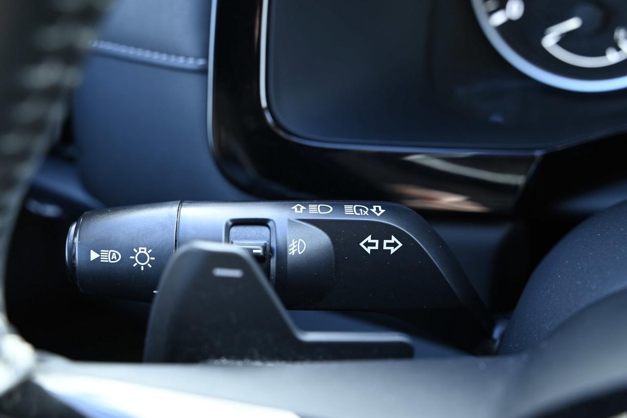 2022 Nissan Pathfinder SL/ 8 RIDER SUV/ SUNROOF/ 1-OWNER/ 4WD Photo