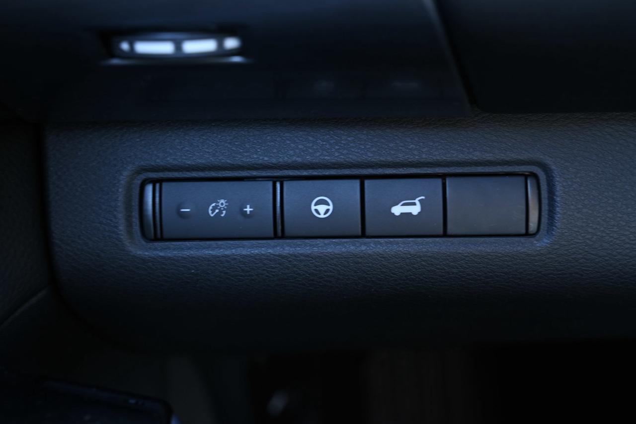 2022 Nissan Pathfinder SL/ 8 RIDER SUV/ SUNROOF/ 1-OWNER/ 4WD Photo