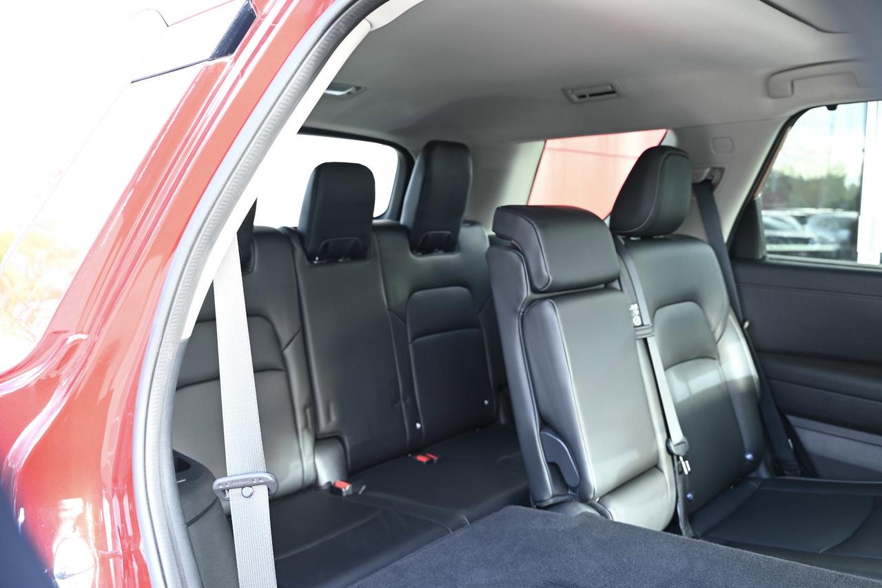 2022 Nissan Pathfinder SL/ 8 RIDER SUV/ SUNROOF/ 1-OWNER/ 4WD Photo