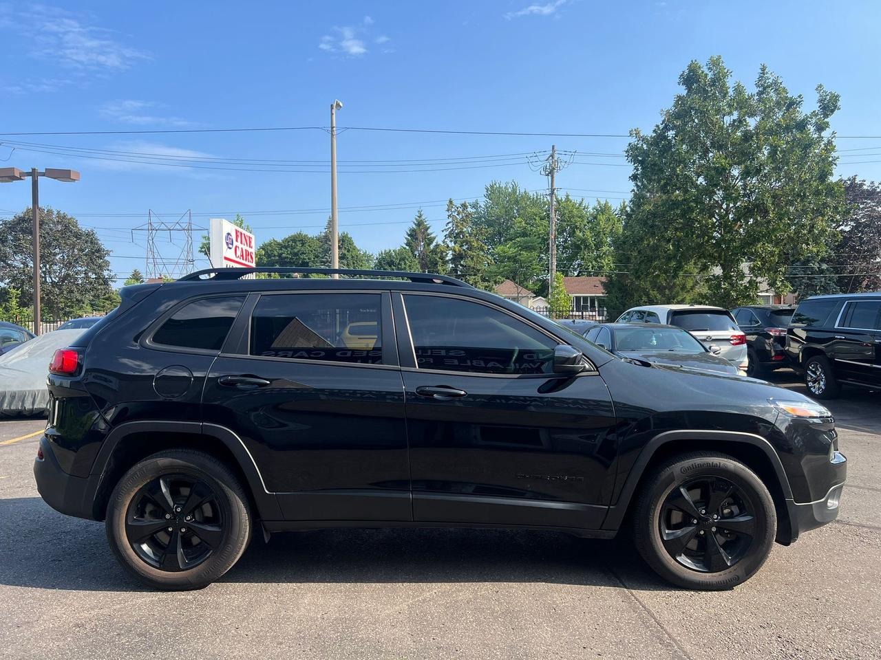 2016 Jeep Cherokee 4WD 4dr North Photo3