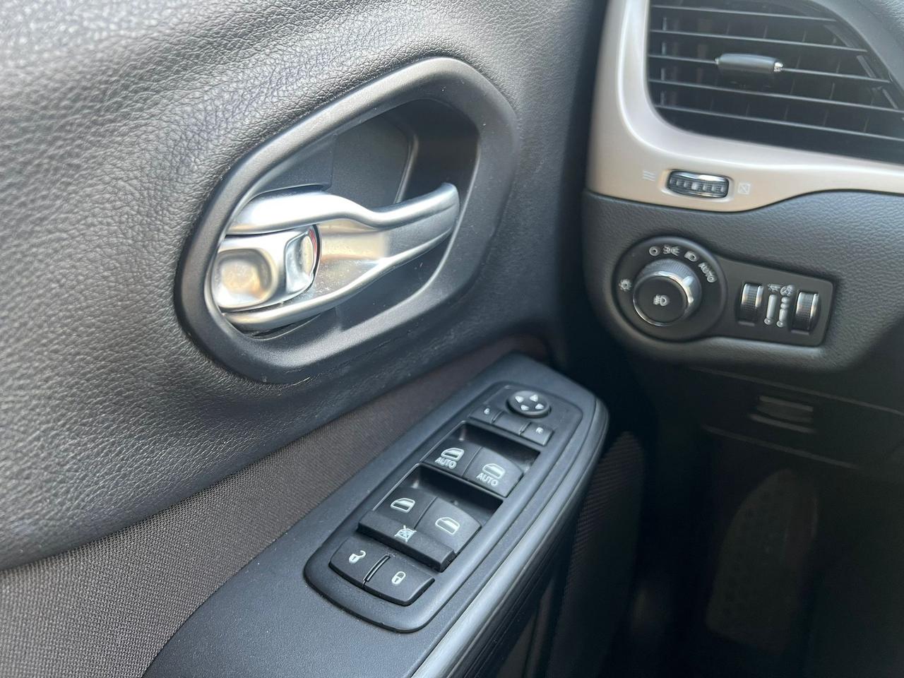 2016 Jeep Cherokee 4WD 4dr North Photo