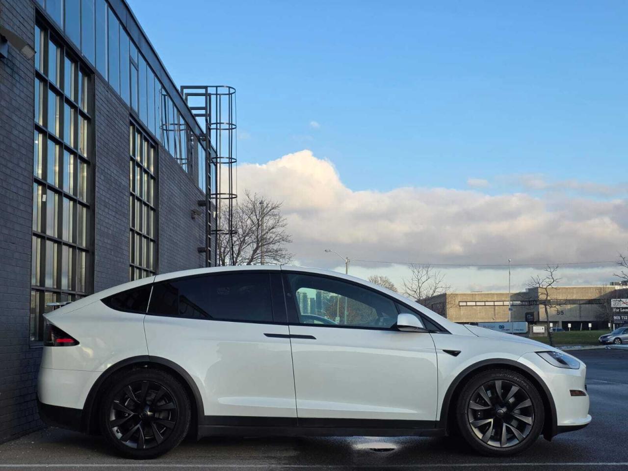 2023 Tesla Model X AWD Photo