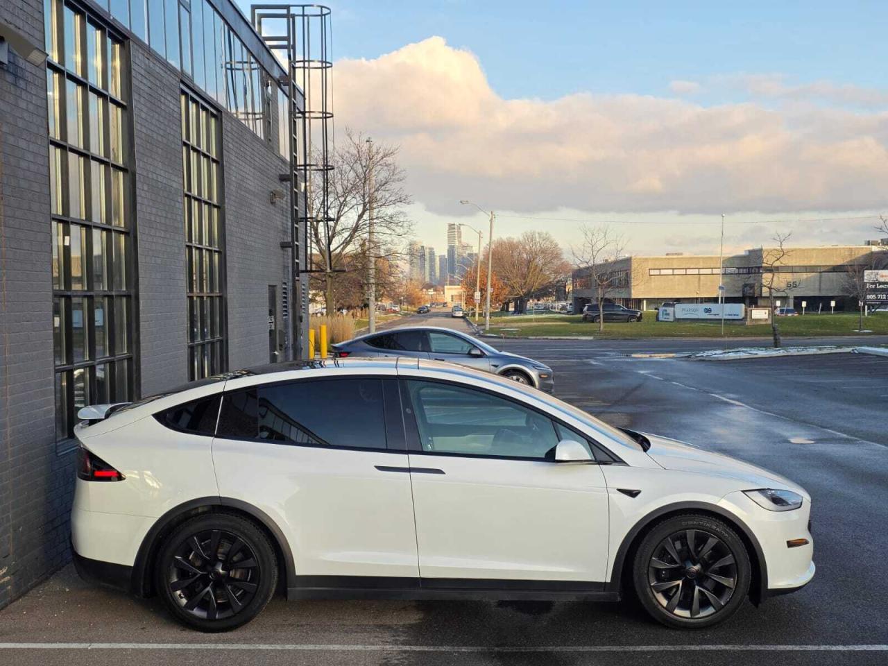 2023 Tesla Model X AWD Photo