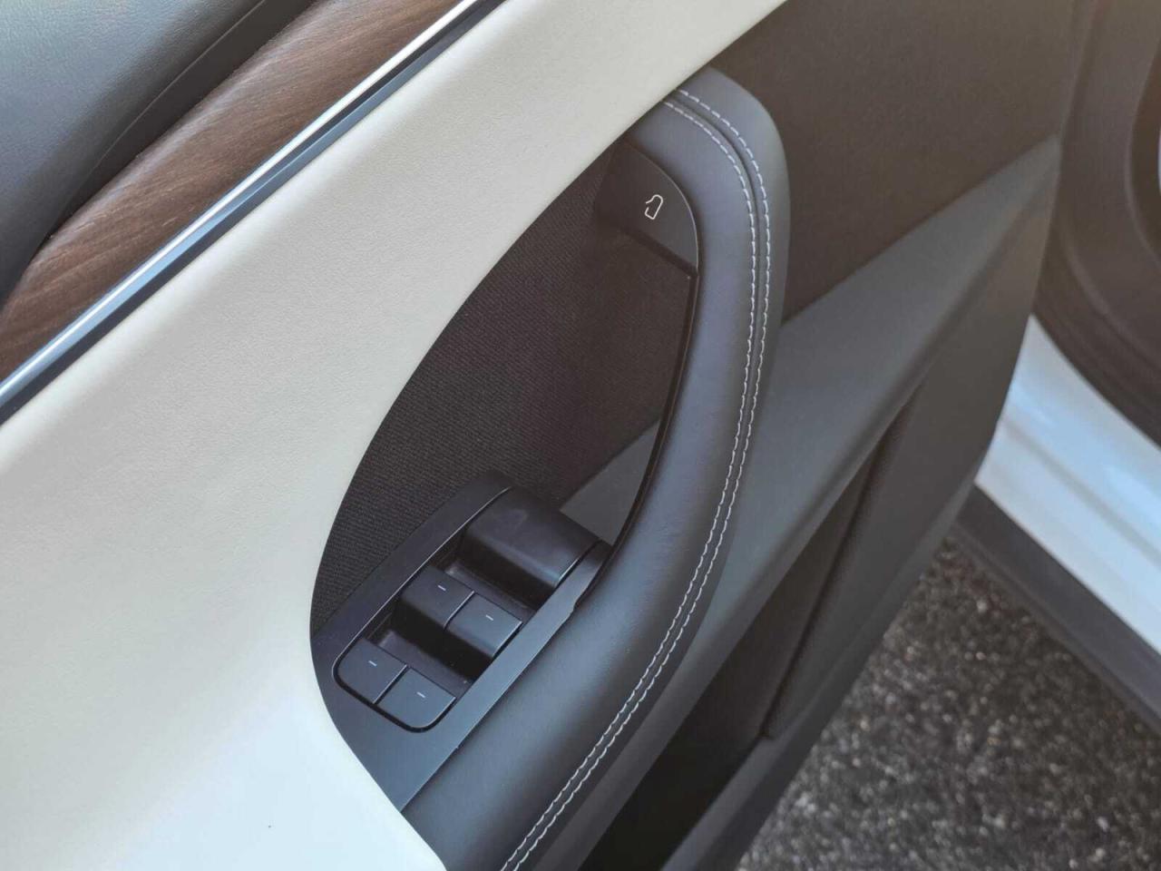 2023 Tesla Model X AWD Photo